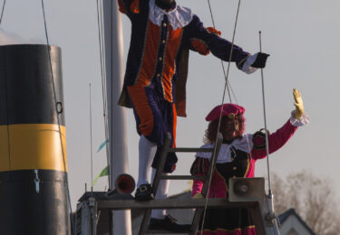 Foto bij het artikel: "Pietenpuzzel en Sinterklaas in centrum van Workum"