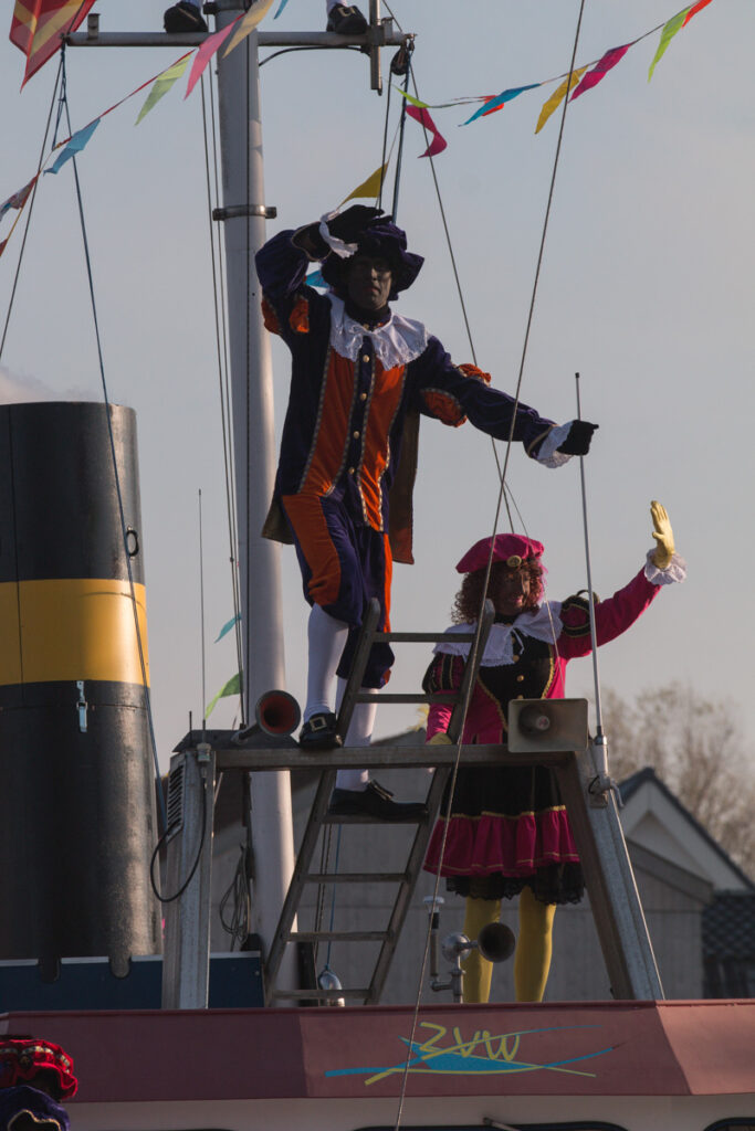 Pietenpuzzel en Sinterklaas in centrum van Workum
