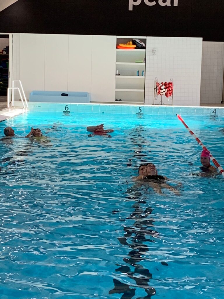 Goede opkomst bij training reddingszwemmen in Sportcentrum Rolpeal