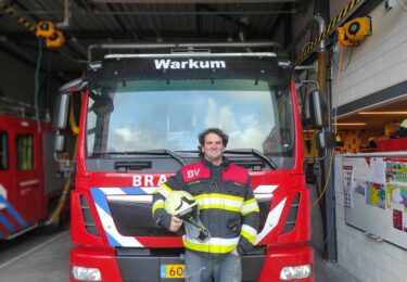 Foto bij het artikel: "Brandweer Workum is een zeldzame gouden Triple rijker"