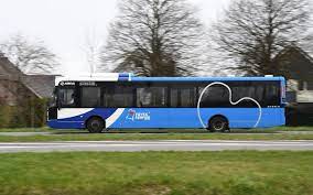 Foto bij het artikel: "De bus komt minder          "