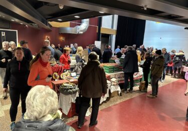 Foto bij het artikel: "Boerenmarkt in de Klameare"