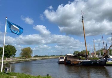 Foto bij het artikel: "In zes gemeentelijke havens wappert een blauwe vlag"