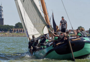 Foto bij het artikel: "Na SKS gaat de IFKS los, Skûtsje-feest in Hylpen"