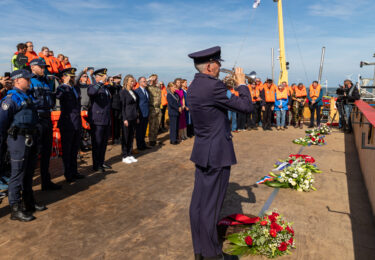 Foto bij het artikel: "Bijzondere dag voor nabestaanden bemanning Lancaster ED603"