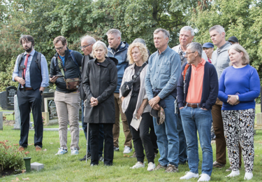 Foto bij het artikel: "Nabestaanden van vliegers: een emotionele herdenking    "