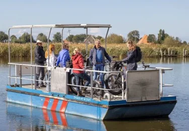 Foto bij het artikel: "Pontjes in november in de vaart"