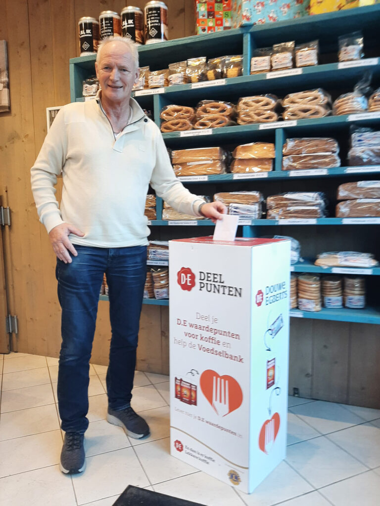 Deel je kopje koffie met iemand anders.
