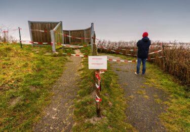 Foto bij het artikel: "Uitzichtplateau Workum staat op instorten door extreem weer"