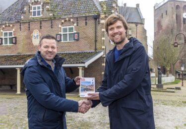 Foto bij het artikel: "Zevende en laatste stadswandeling is klaar: ontdek het kunstzinnige Workum!"