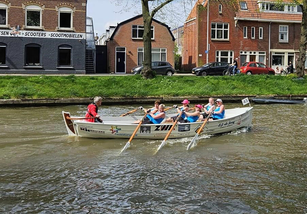 Brûzer wint grachtenrace in Utrecht