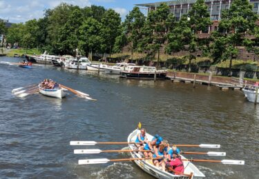 Foto bij het artikel: "Grachtenrace Zwolle voor de Bruzer"