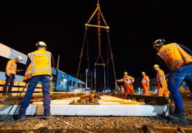 Foto bij het artikel: "Langere tijd geen treinen in Fryslân door werk aan het spoor"