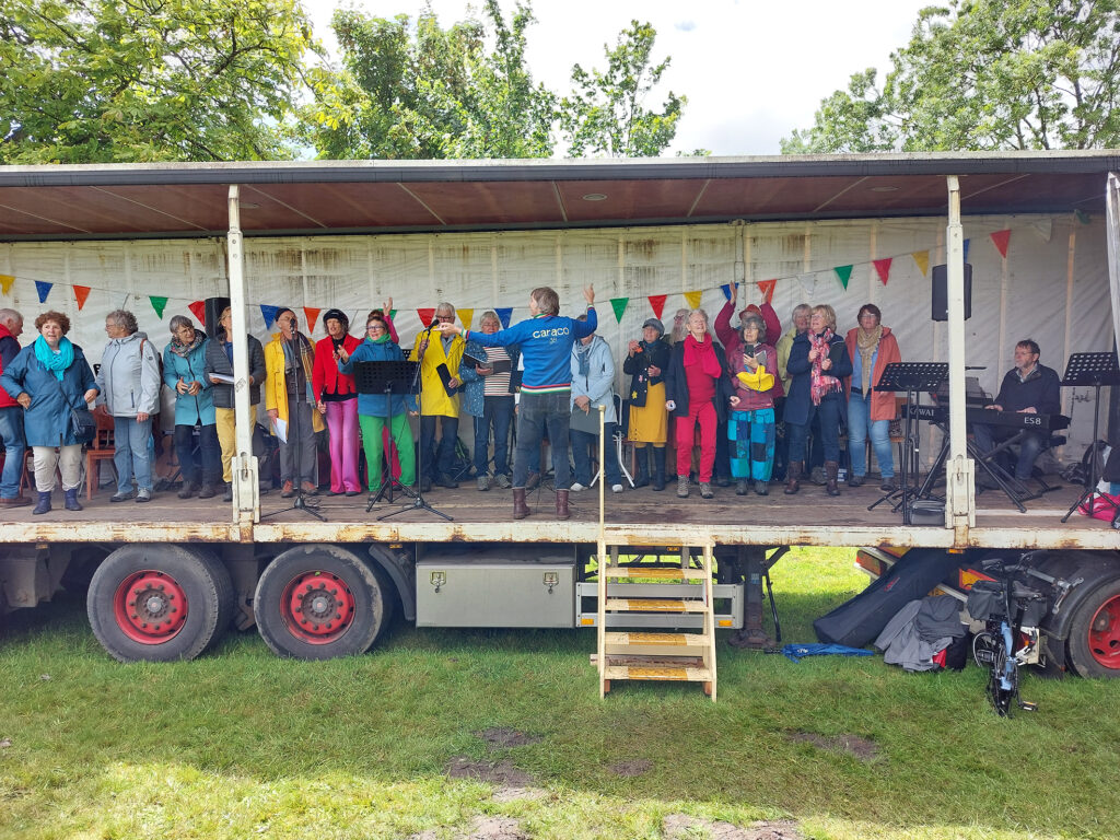 Sjongsum zingt tijdensde Slachtemarathon