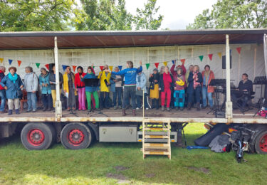 Foto bij het artikel: "Sjongsum zingt tijdensde Slachtemarathon"