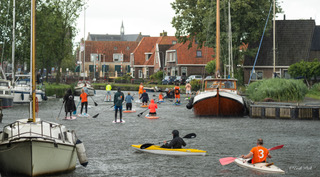 Foto bij het artikel: "Eerste editie van de Djippe Droege Dolte Sup & Kano tocht ondanks het weer een succes!"