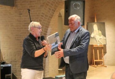 Foto bij het artikel: "Heruitgave boek ‘Jopie Huisman Schilder van het mededogen’"