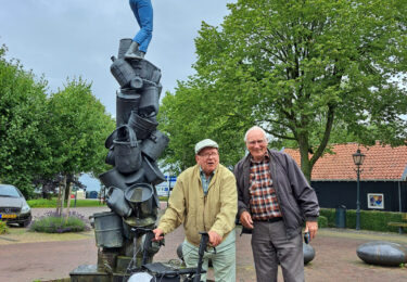 Foto bij het artikel: "Ald-Warkumers beleven prachtige reünie in Workum"