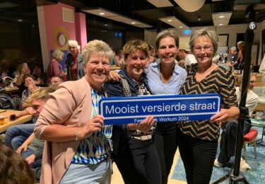 Foto bij het artikel: "Mooist versierde buurt/straat Workum 2024"