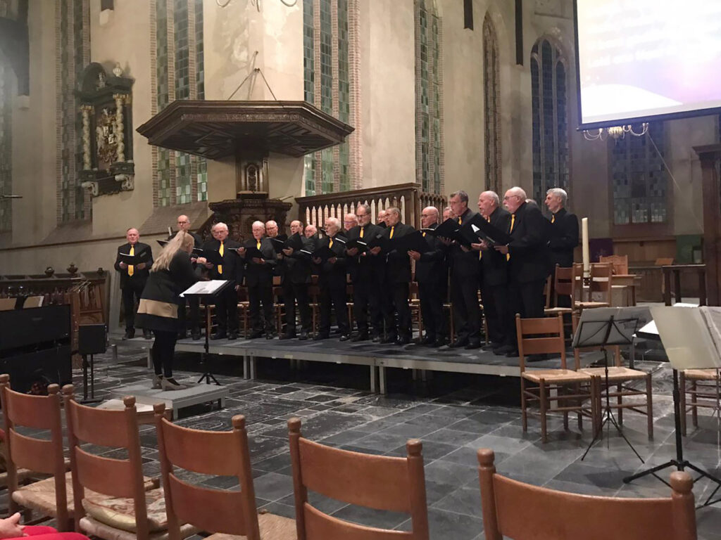 Mannenkoor Laus Deo op zoek naar bassen