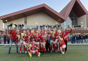 Foto bij het artikel: "Vrouwen 1 VV Workum overtuigend kampioen"