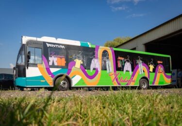 Foto bij het artikel: "Nieuwe kledingbus Súdwest-Fryslân"