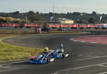 Foto bij het artikel: "Broers Hermus naar WK karten in Valencia"