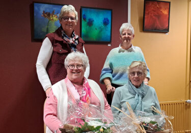 Foto bij het artikel: "Expositie van het ‘Breicafé’"