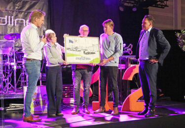 Foto bij het artikel: "Groot feest voor de jarige zuivelfabriek"