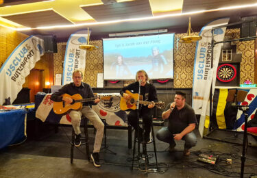 Foto bij het artikel: "ALV en Feestavond IJsclub & Buitensport Workum: een avond vol nostalgie in nieuw jasje"