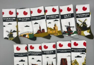 Foto bij het artikel: "Firda studenten verkopen Elfstedentocht-sokken"