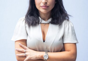 Foto bij het artikel: "Schrijfster Lale Gül in De Klameare "