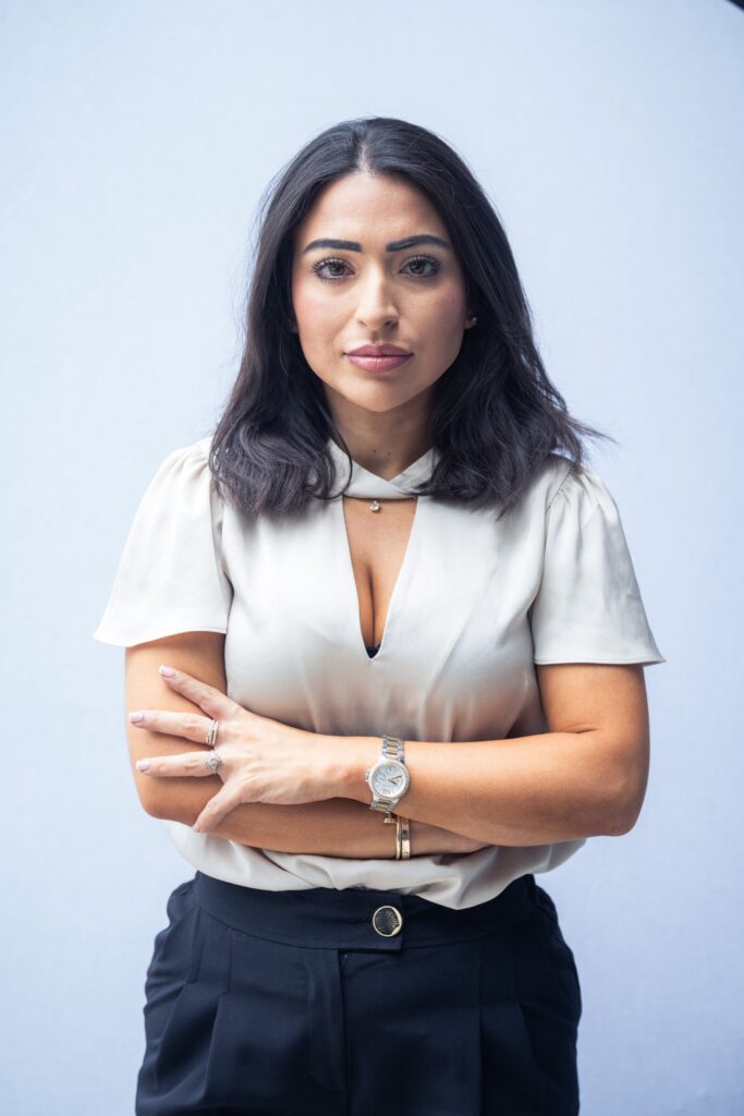 Schrijfster Lale Gül in De Klameare 