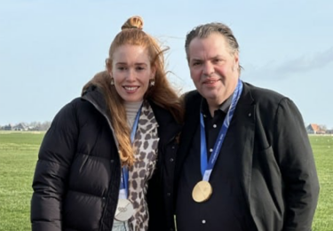 Foto bij het artikel: "Kaas bij de Harmonie verkoopt voor het goede doel ‘Rijpma-de Jong-kaas’"