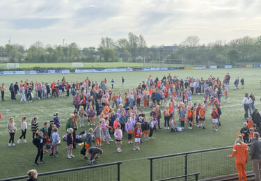 Foto bij het artikel: "Geslaagde Koningsspelen in Workum"