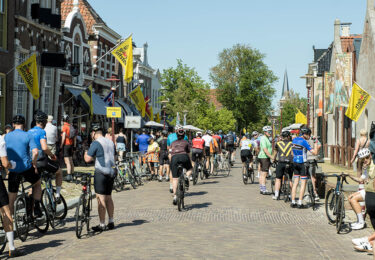 Foto bij het artikel: "Fiets Elfstedentocht onder zomerse omstandigheden"