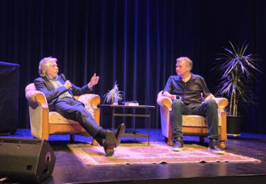Foto bij het artikel: "Johan Derksen op dreef in Workum"