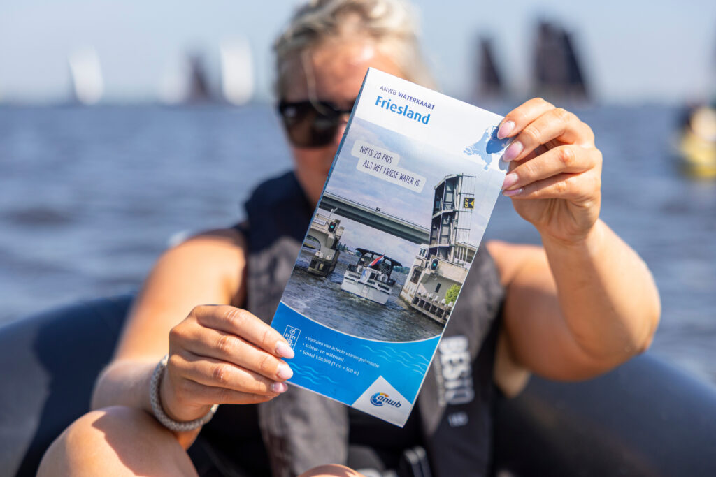 De ANWB Waterkaart Friesland terug van weggeweest