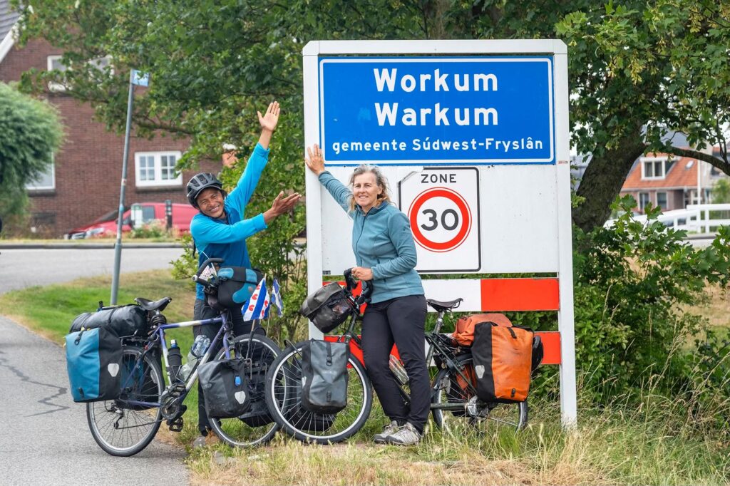 Nei 840 dagen en in fytsreis troch 37 lannen is Marica werom yn Warkum