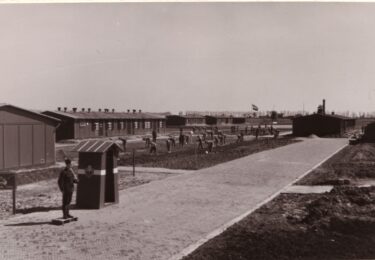 Foto bij het artikel: "Jeugd gezocht voor historisch onderzoek op voormalig NAD-kamp in Workum"