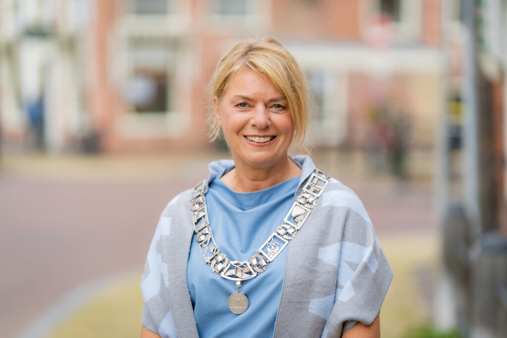Burgemeester Jannewietske de Vries stopt na zomer 2027