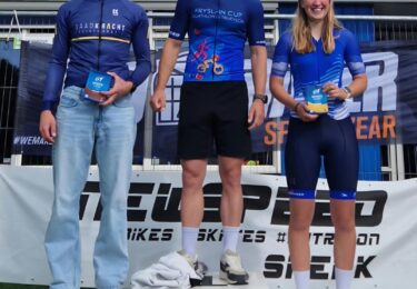 Foto bij het artikel: "Pieter Pilat en Laura Helmantel winnaars tweede Fryslân Cup triathlon"