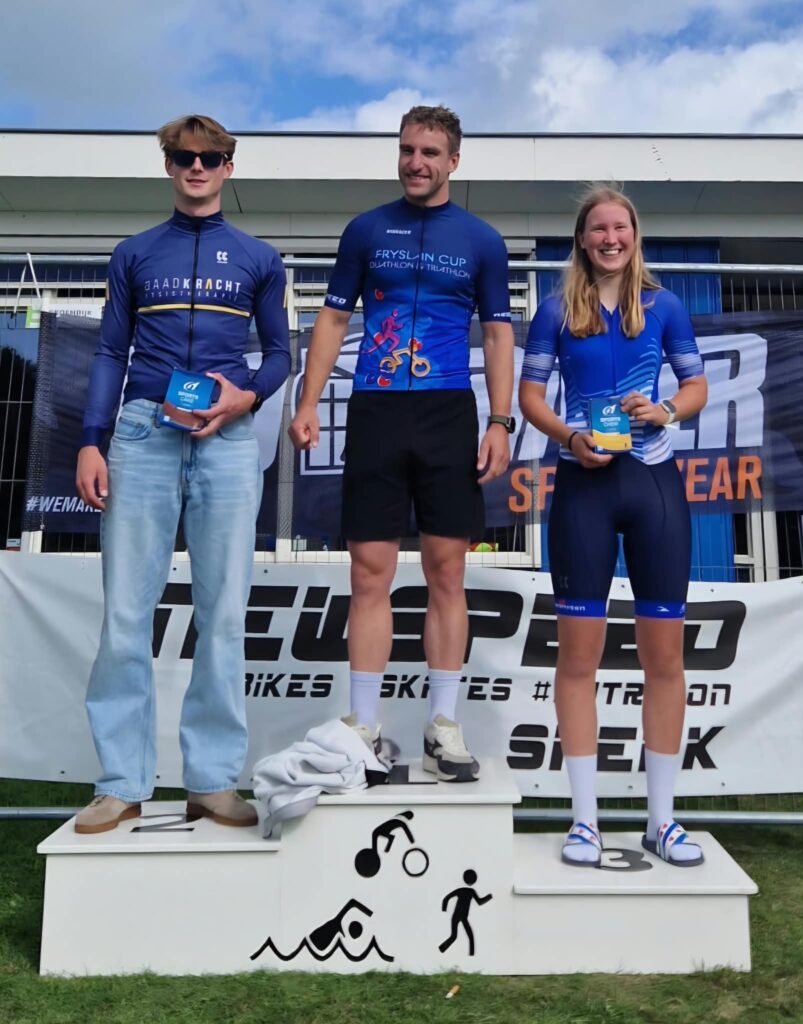 Pieter Pilat en Laura Helmantel winnaars tweede Fryslân Cup triathlon