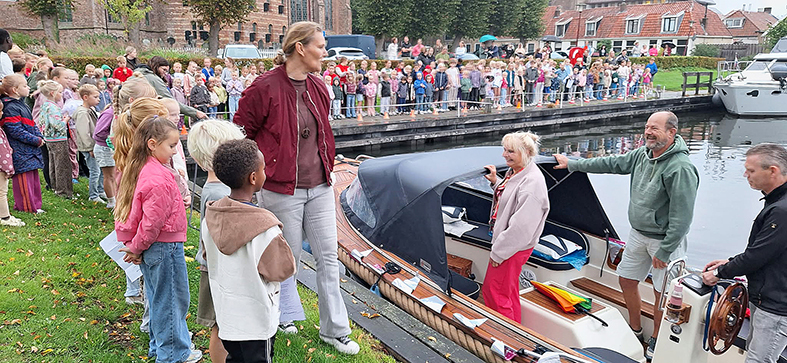 Juf Catharina blij verrast tijdens bijzonder jubileum